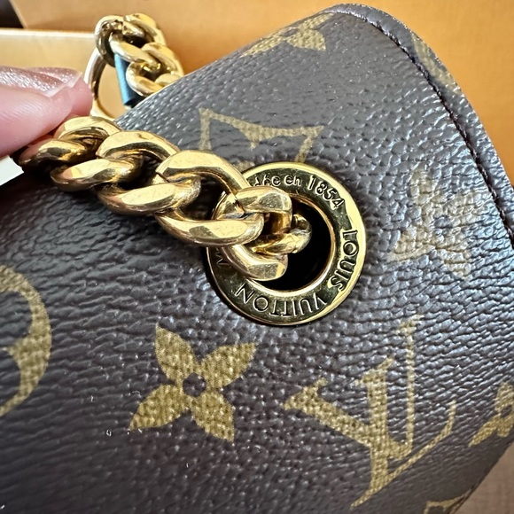 Louis Vuitton Passy Bag like new! - Picture 4 of 8